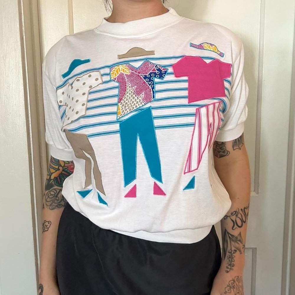 vintage 1980s sweatshirt top with short sleeves!